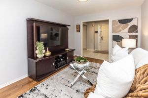 JA 1949 Pine Grove Ave Mls-8